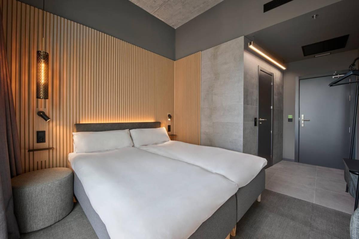 Quarto Twin Standard